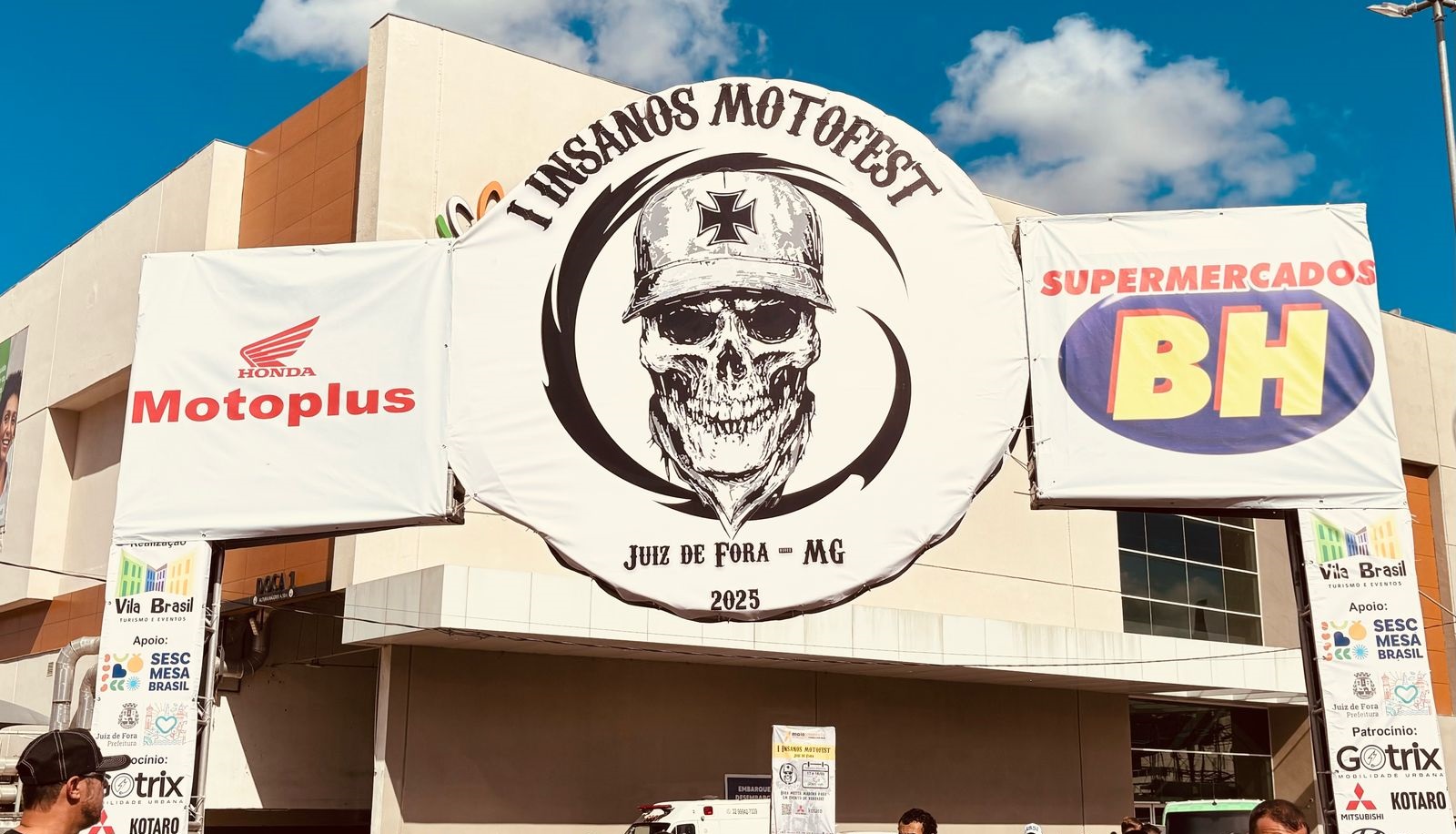 I Insanos Motofest é realizado no estacionamento do Shopping Jardim Norte em Juiz de Fora